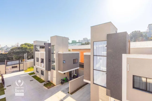 Imagem Sobrado a venda no Uberaba. 3 quartos, suíte, terraço e 1 vaga