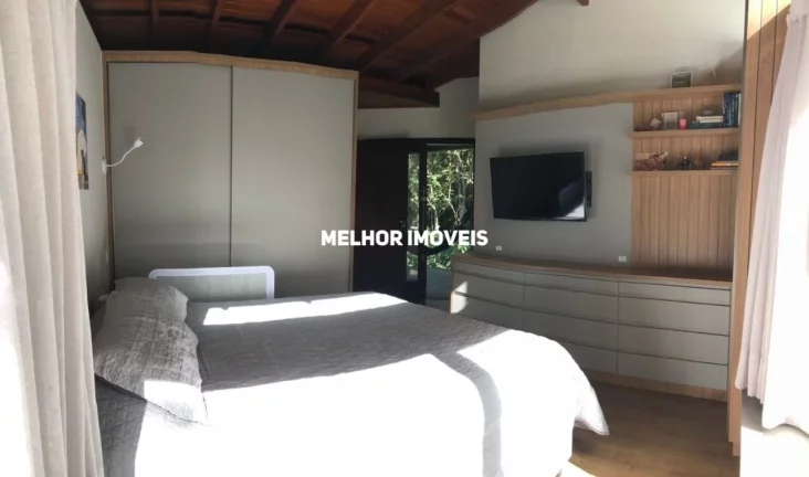 Imagem Casa à venda na Praia do Estaleiro em Balneário Camboriú.