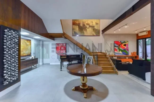Imagem Luxuosa cas à venda no Jardim Europa: 4 quartos, 4 suítes, 5 salas, 6 banheiros, 8 vagas de garagem, 1.117,00m² de área. Venha conferir!