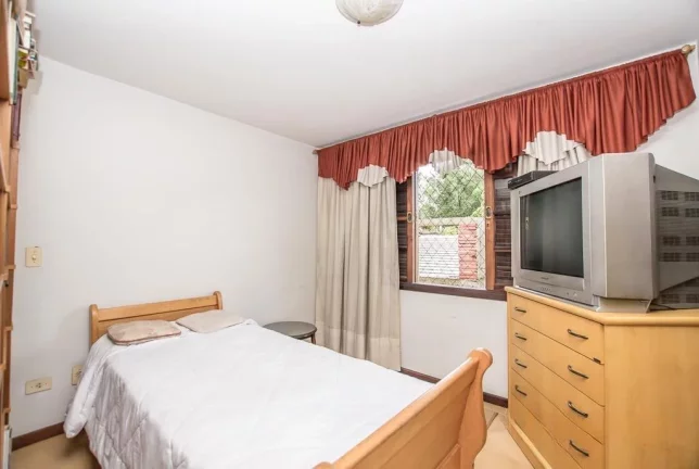 Imagem Sobrado 4 quartos no Santo Inácio.