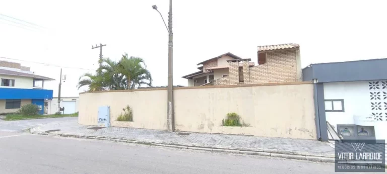 Imagem Casa de esquina à venda  Imbituba SC, com piscina