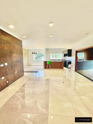 Imagem Casa a venda em Atibaia - Condomínio Fechado, 1.000 m² e 3 Suítes!