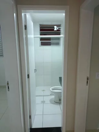 Imagem Apartamento com 2 quartos, sala, cozinha tipo americana com pia de granito, banheiro com box de vidr...