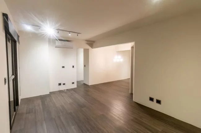 Imagem Apartamento reformado à venda na Vila Olímpia.