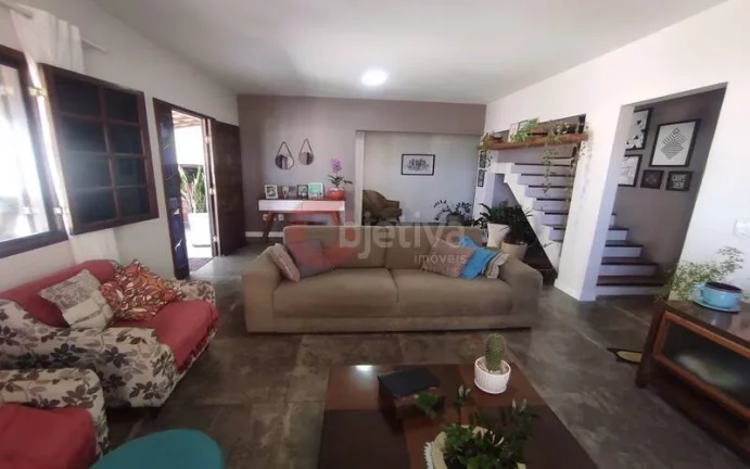 Imagem Casa independente a venda de 5 quartos no cond. dos Pássaros em Cabo Frio