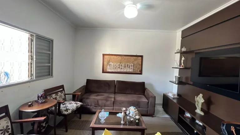 Imagem Casa à venda no bairro Quinta Boa Esperança, Uberaba: 3 dormitórios, suíte, garagem