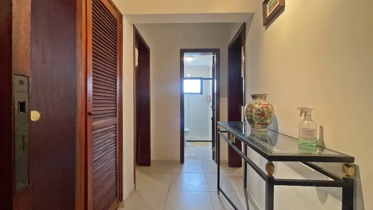 Imagem *Viva o Paraíso na Riviera: Apartamento Espaçoso com Vista para o Mar!*