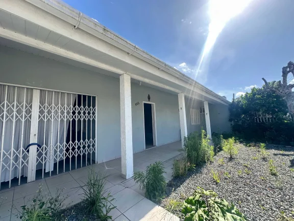 Imagem Casa com 3 dormitórios e 2 vagas, 850m da praia do Gravatá - Navegantes/SC