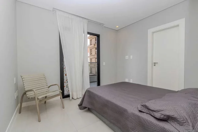 Imagem Apartamento com 3 suítes e 3 vagas de garagem no centro de Balneário Camboriú/SC