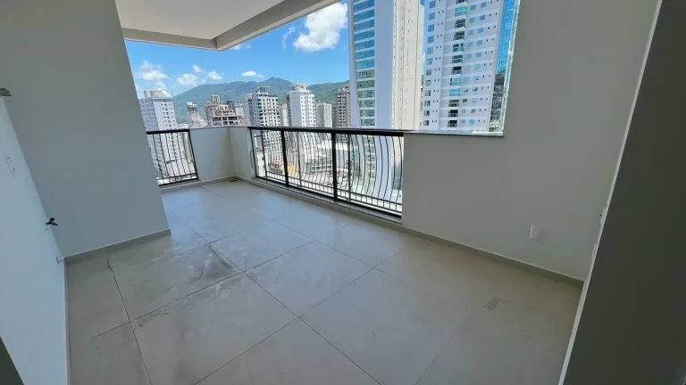 Imagem Apartamento com 4 dormitórios à venda sendo 4 suítes, 190.0 m² por - R$ 5.950.000,00 - Meia Praia - Itapema/SC