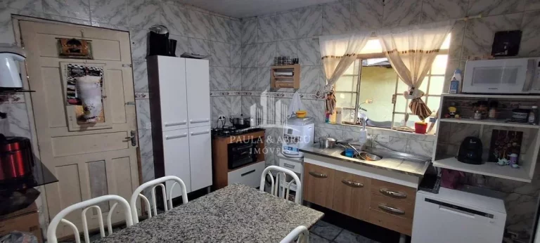 Imagem São 5 Casas 250m², 3 de 3 Cômodos e 2 de 2 Cômodos, 1 Vaga, Perto da Padaria da Globo no Jardim Zaíra, Mauá-SP