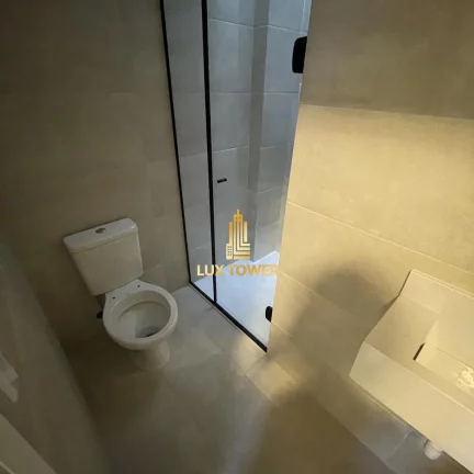 Casa Triplex com 90m2 Sendo 2 Quartos, 2 Suítes, Garagem e sacada com vista