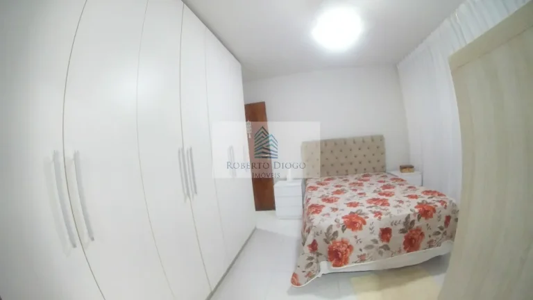 Imagem Venda de casa em São Francisco, Niterói-RJ: 2 quartos, 1 suíte, 2 salas, 3 banheiros, 4 vagas de garagem, 100m². Confira!