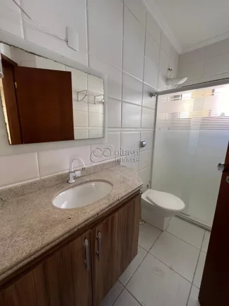 Imagem Casa à venda em Macaé-RJ, bairro Cancela Preta! 3 quartos, 1 suíte, 4 banheiros, 3 vagas, 233m². Venha conferir!
