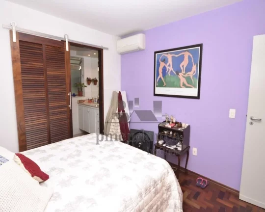 Imagem Apartamento Ensolarado, amplo, e muito conservado...possui sala para dois ambientes, 03 dormitórios...