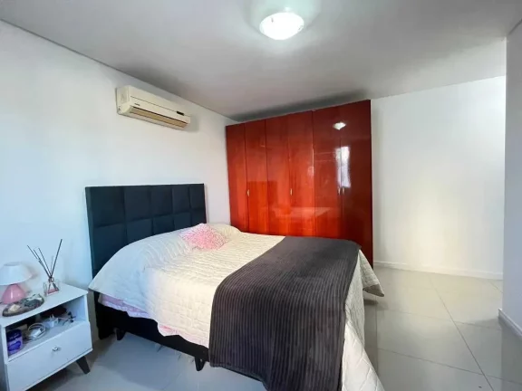 Imagem Apartamento Semimobiliado com 3 dormitórios sendo 1 suítes e 2 vagas de garagem em Itajaí