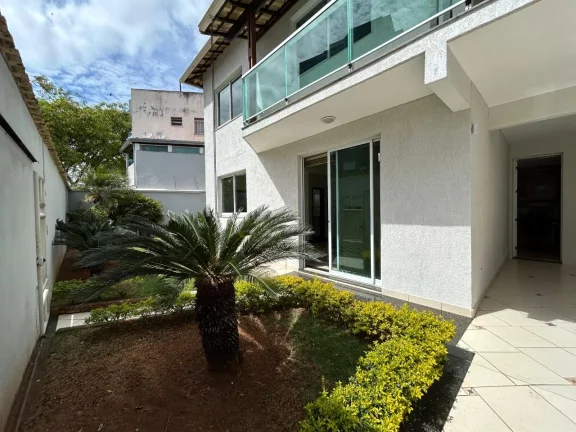 🏡 Casa de Alto Padrão no Bairro Cabral  Contagem | 3 Quartos | 3 Vagas | Oportunidade...