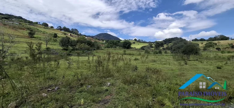 Imagem Refúgio Natural em Paraisópolis: Terreno Exclusivo com 5 Fontes de Água!