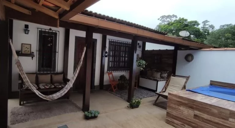 Imagem Encantadora Casa com 3 Dormitórios em Albuquerque - Oportunidade Imperdível por R$ 510.000