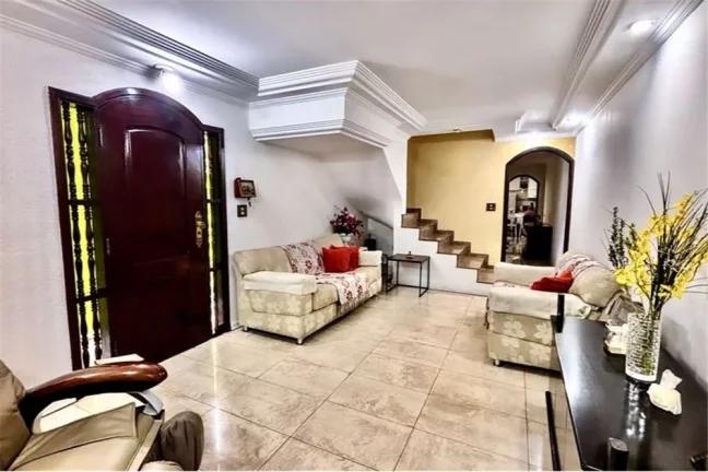 Imagem Sobrado Sustentável: Residência Aconchegante com Energia Renovável, Espaço Gourmet, Suítes Luxuosas e Memórias Inesquecíveis em 150m²