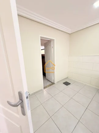Imagem Casa térrea 3 dormitórios (1 suíte), 4 vagas cobertas. São João, Jacareí