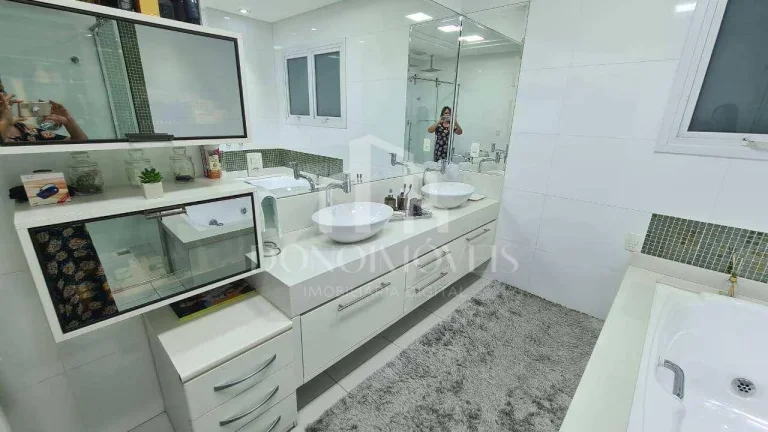 Imagem Sobrado de alto padrão em condomínio fechado - 585m² | 6 suítes
