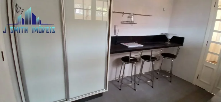 Imagem CASA AMPLA, 3 SUÍTES, QUINTAL GRANDE COM PAISAGISMO. COND. C/ LAZER