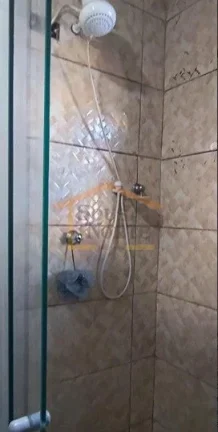 Imagem Sobrado bem estruturado, com acabamento externo totalmente revestido, dispensando manutenção de pi...