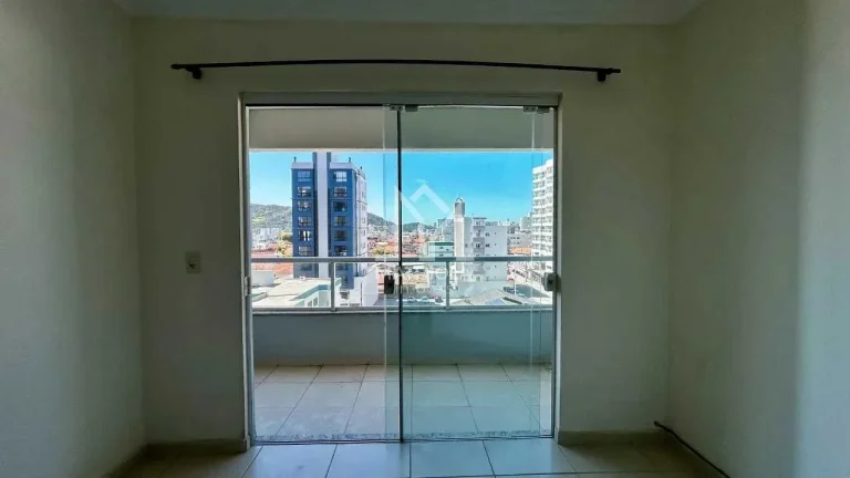 Imagem Cobertura com 3 dormitórios sendo 1 suíte e 2 vagas de garagem em Navegantes/SC