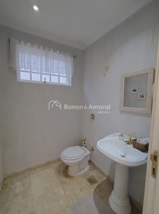 Imagem Apresentamos esta belíssima casa, muito bem localizada, ideal para quem busca conforto, segurança ...