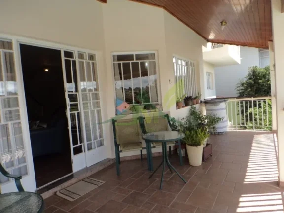 Imagem Linda Casa em Atibaia na Vila Gardênia 522m²