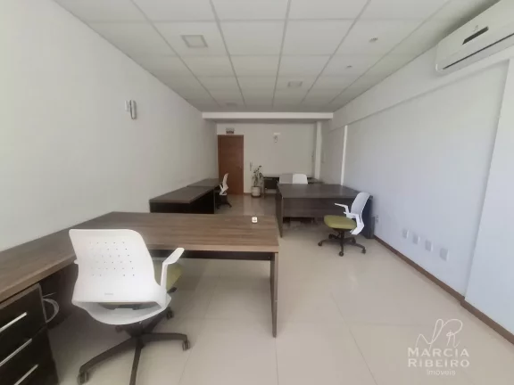 Sala Comercial com 35m², elevador Maca-Leito
