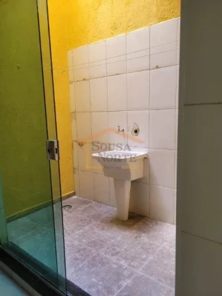 Imagem Casa em condomínio com 65,25 m², 2 dormitórios, 1 banheiro, 1 lavabo, armários na cozinha e banh...