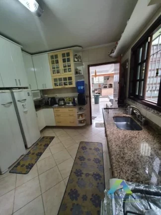 Imagem Lindo sobrado 177 metros, com excelente localização 3 dormitórios, 3 vagas, quintal espaço gourmet com ótimo valor !,