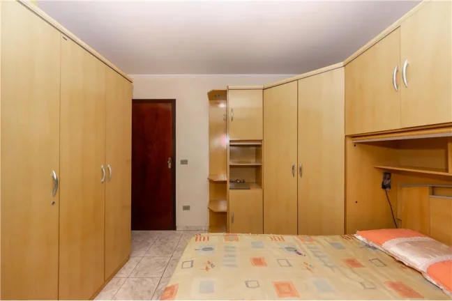 Imagem Encantadora Casa de 175m² com 4 Dormitórios e 2 Vagas na Garagem em Taipas, São Paulo