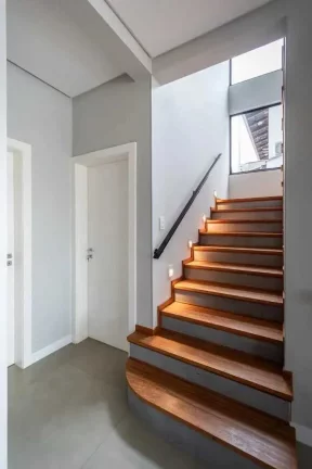 Imagem Casa moderna com 3 dormitórios sendo 1 suíte e 2 demi e 2 vagas, Ariribá - Balneário Camboriú/SC