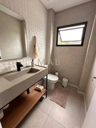 Imagem Te convido para conhecer seu mais novo lar!! Casa com 4 dormitórios sendo 1 suíte, SEMIMOBILIADA, para Venda no Bairro Rio Vermelho em Florianópolis!