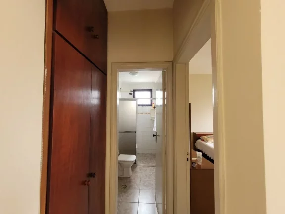 Imagem TOMBO - LOCALIZAÇÃO PRIVILEGIADA, APTO ESPAÇOSO, CLARO E AREJADO, LAZER C/ PISCINA, CHURRASQUEIRA, SALÃO DE FESTAS/JOGOS, GARAGEM NO PRÉDIO.