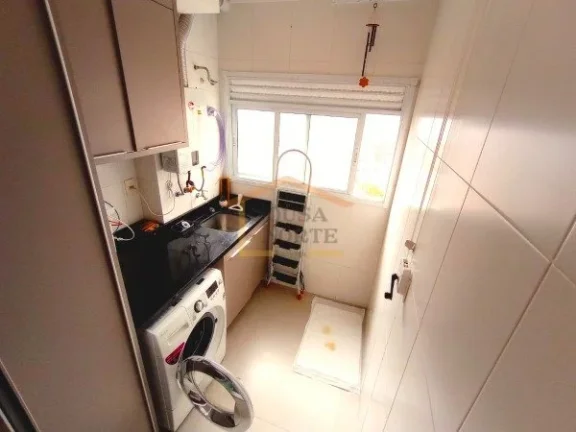 Imagem Apartamento com 93m², 3 dormitórios, sendo 1 suíte, 2 banheiros. Possui cozinha com armários emb...