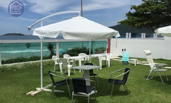 Imagem Casa com 4 dormitórios frente mar!