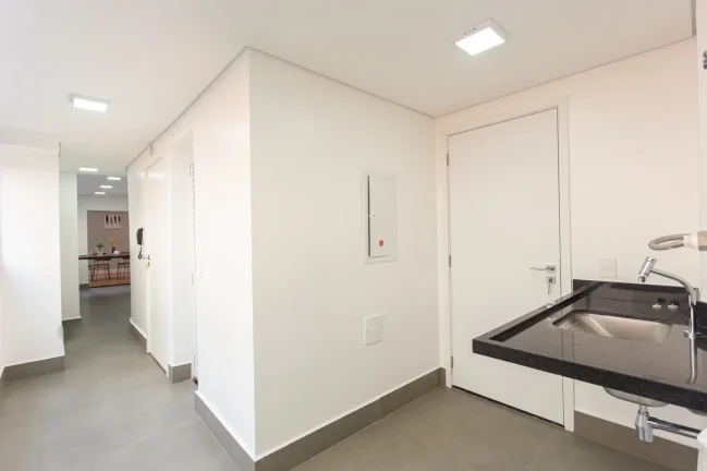 Imagem Apartamento 198M² Reformado, 3Q, 1 Suíte, 2 Banheiros, 2 Vagas, Sala para 2 Ambientes, Varanda, Academia, Playground, Salão de Festas, Área Verde.