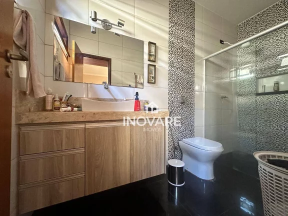 Imagem Casa com 3 dormitórios à venda, 265 m² por R$ 700.000,00 - Village Imperial - Itumbiara/GO