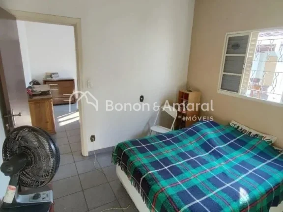 Imagem Excelente casa à venda no bairro Taquaral, a poucos minutos da Lagoa do Taquaral. A residência dis...
