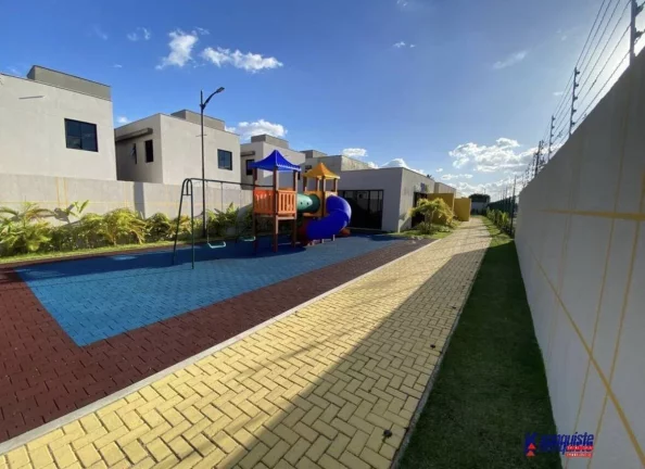 Imagem VENDO CASA DE 4/4 EM CONDOMINIO NO SIM