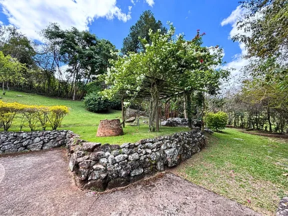 Imagem O privilégio de acordar diante da Pedra do Baú: Exclusividade e Paz