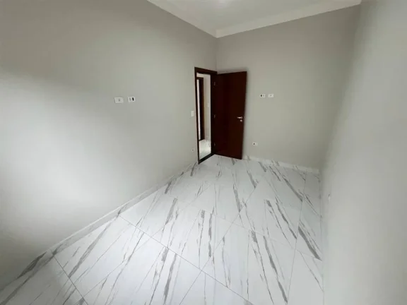 Imagem Casa 03 Dormit?rios, 01 Su?te , cozinha e sala de Jantar, Sala de estar com P? Direito de 5 metros,
