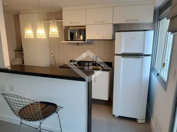 Imagem Apartamento com 2 qts mobiliado 72m² suíte e varandão - Barra da Tijuca