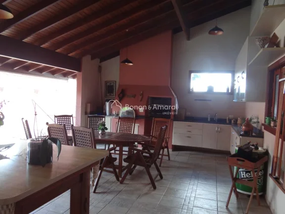 Imagem Linda casa rústica com acabamentos impecáveis, 4 suítes, sendo uma no térreo, para venda ou loca...