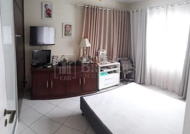 Imagem Casa no Bairro Pioneiros com 3 dormitórios 2 vagas de garagem