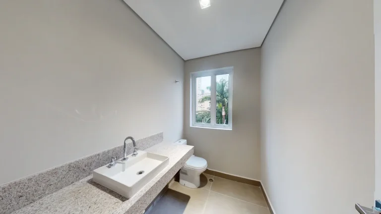 Imagem Apartamento 295M² Reformado, 3Q, 1 Suíte, 4 Banheiros, 1 Vaga, Varanda.